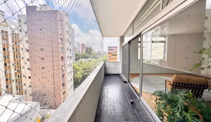 Impecável apartamento à venda em Higienópolis, São Paulo-SP: 3 quartos, 1 suíte, 2 salas, 3 banheiros, 2 vagas de garagem, 260m².