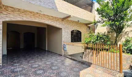 Alugo Para Fins Comerciais - Casa Rua Emílio Moreira.