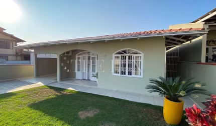 Casa para Venda em Joinville, Boehmerwald, 4 dormitórios, 2 suítes, 3 banheiros, 2 vagas