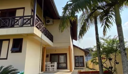 Casa para Venda em Joinville, Santo Antonio, 5 dormitórios, 1 suíte, 4 banheiros, 2 vagas