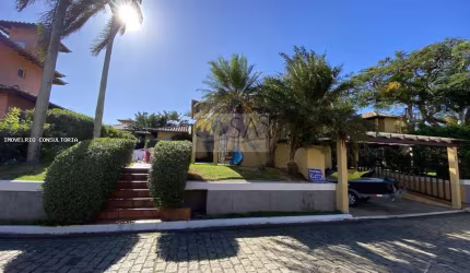 Linda casa independente 4 suítes dentro de condomínio na Ferradura Armação de Búzios