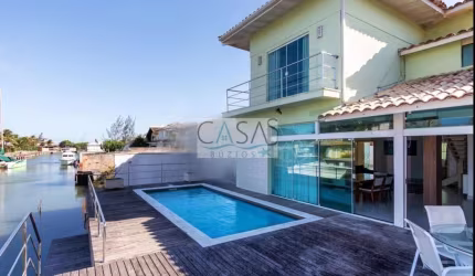 Linda casa 4 quartos beira do canal da Marina de Búzios