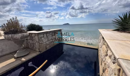 Casa 4 quartos pé na areia em Manguinhos Armação de Búzios
