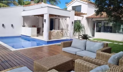 Linda Casa 6 quartos com deck para lagoa de Geribá Armação de Búzios