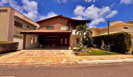 Casa duplex no Green Club 1, com 4 suítes
