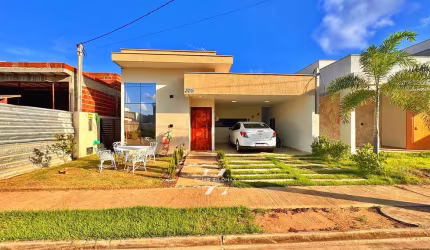 Casa no Ecoville 2, 3 quartos sendo 2 suítes, com planejados