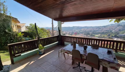 CASA A VENDA PRÓXIMO CENTRO SANTA BRANCA