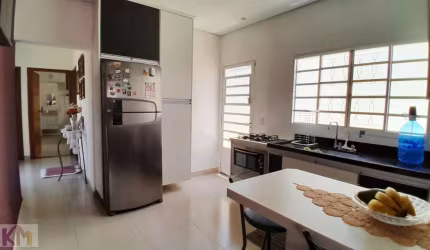 Casa para Venda em Boituva, Vila dos Ipês, 3 dormitórios, 2 suítes, 4 banheiros, 3 vagas