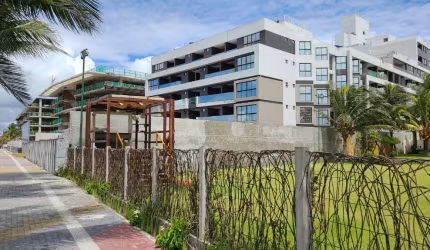 Aptº pé na areia em Ponta de Campina, com 92m², 03 quartos (01 suíte), posição sul, 02 vagas garagem