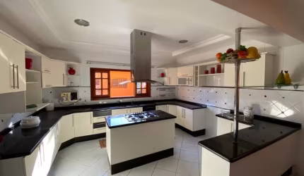 Casa com 4 Dormitórios - Zona Sul de Sorocaba