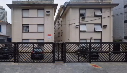 Apartamento no Gonzaga, com 2 dormitoriros, 70m², garagem coletiva suficiente.