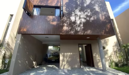 Casa em Condomínio em Camburi, São Sebastião/SP