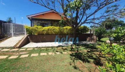 CASA À VENDA DE 250 m², 04 DORMITÓRIOS, SENDO 02 SUÍTES, PISCINA AQUECIDA, ÁREA GOURMET POR R$ 1.450.000,00 EM CONDOMÍNIO FECHADO DE ATIBAIA!