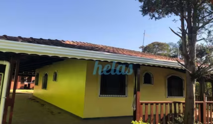 CHÁCARA À VENDA DE 342 m², 03 DORMITÓRIOS, SENDO 01 SUÍTE, ÁREA GOURMET, PISCINA,CAMPO DE FUTEBOL POR R$ 1.070.000,00 EM CONDOMÍNIO FECHADO DE ATIBAIA