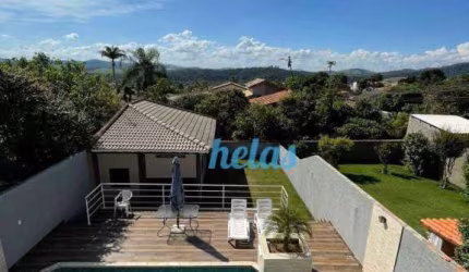 CASA À VENDA COM 240 m² DE ÁREA CONSTRUÍDA, 03 DORMITÓRIOS, SENDO 02 SUÍTES, ÁREA GOURMET, PISCINA, POR R$ 1.200.000,00 NO BAIRRO JARDIM DOS PINHEIROS