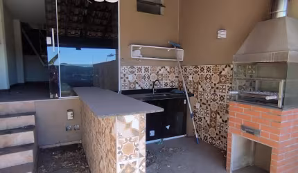 CASA TRIPLEX NA MORADA DA COLINA
