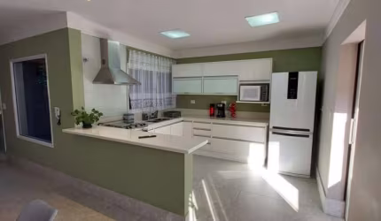Sobrado a venda no Bairro Campestre em Santo André, com 197m².