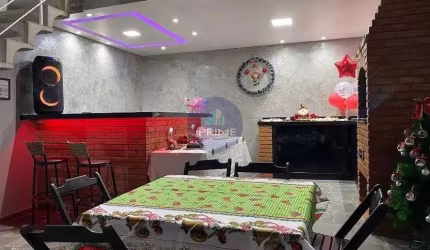 Sobrado a venda no Jardim Teles de Menezes em Santo André, com 188m².