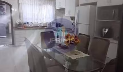 Casa a venda no Bairro Jardim Rina em Santo André, com 140m².