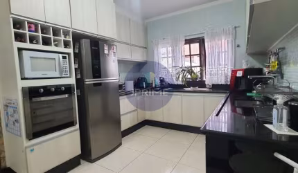 Sobrado a venda no Jardim Stetel em Santo André, com 276m².