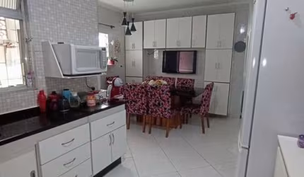 Sobrado à venda no Jardim Teles de Meneses, em Santo André com 150m².