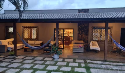 Casa com 5 quartos à venda na Rua Barcelona, Centro, Matinhos, 221 m2 por R$ 650.000