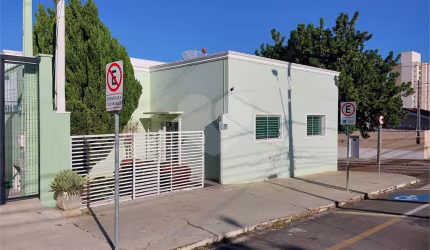 Prédio inteiro à venda ou para locação em Centro - SP