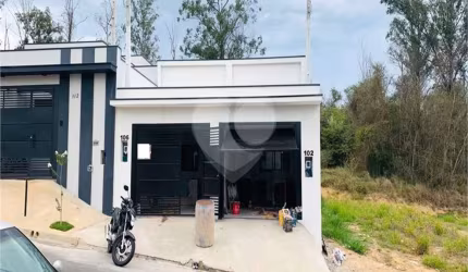 Casa com 2 quartos à venda em Parque Residencial Sabiás - SP
