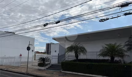 Prédio inteiro à venda em Vila Sfeir - SP