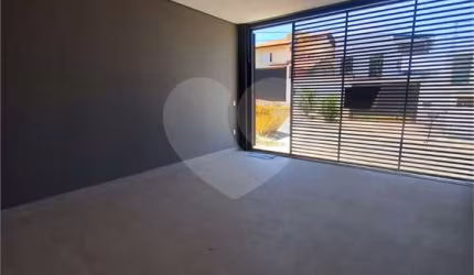 Casa térrea com 3 quartos à venda em Jardim Regente - SP