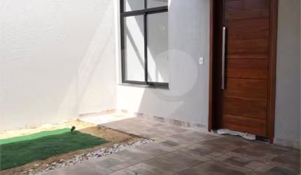 Casa térrea com 3 quartos à venda em Jardim Casablanca - SP