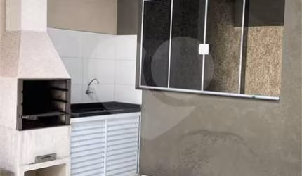 Casa térrea com 3 quartos à venda em Jardim Alice - SP