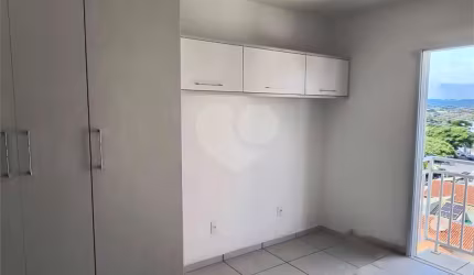 Apartamento com 3 quartos para locação em Jardim Santiago - SP