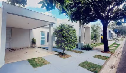 Condomínio com 3 quartos para locação em Parque Residencial Indaiá - SP