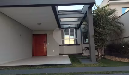 Condomínio com 3 quartos para locação em Parque Residencial Indaiá - SP