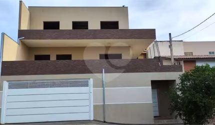 Casa com 5 quartos à venda em Jardim Celani - SP