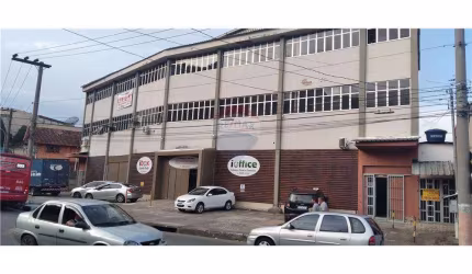 Sala/Lojão com 600m2  na melhor Localização do Bairro Poço Rico