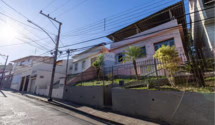 Casa à Venda com 4 quartos no Bairro Jardim Glória em Juiz de Fora - MG