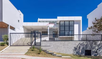 Casa de alto padrão com 4 suítes e piscina, no Residencial Alvim