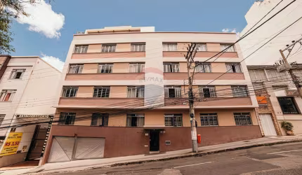 Apartamento 3 Quartos com garagem e todo mobiliado no Centro de Juiz de Fora!