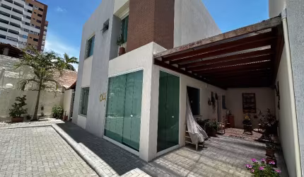 Casa com 3 suítes no bairro Atalaia