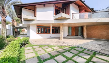 Aconchegante casa tipo para venda com 4 quartos, sendo 3 suítes, 409m²