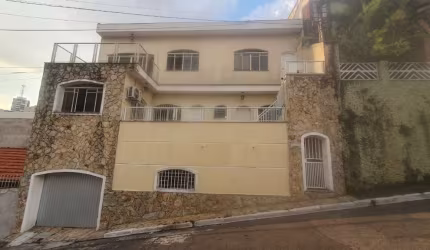 Elegante sobrado para venda com 4 quartos, sendo 3 suítes, 364m²