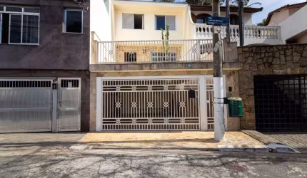 Agradável sobrado para venda com 3 quartos, sendo 1 suíte, 201m²