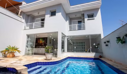 Agradável sobrado para venda com 3 quartos, sendo 3 suítes, 459m²