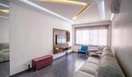 Funcional sobrado para venda com 4 quartos, sendo 1 suíte, 359m²