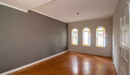 Confortável sobrado para venda com 3 quartos, sendo 1 suíte, 130m²