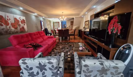 Elegante sobrado para venda com 3 quartos, sendo 1 suíte, 254m²