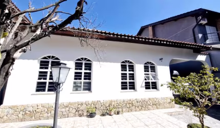 Agradável casa tipo para venda com 3 quartos, sendo 2 suítes, 136m²