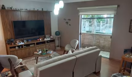 Espetacular sobrado para venda com 4 quartos, sendo 3 suítes, 250m²